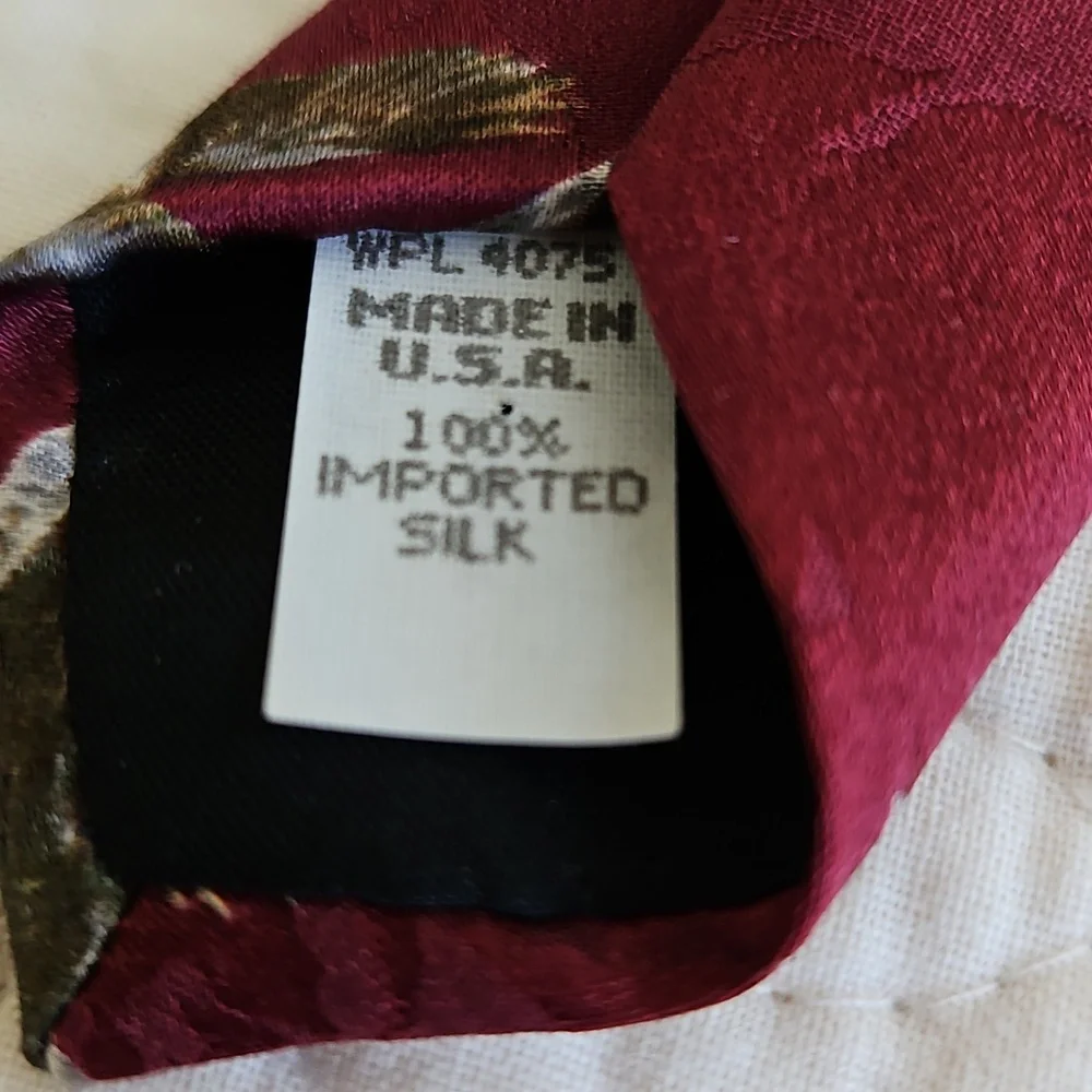 Vintage Endangered Species Silk Tie - Picture 5 of 8